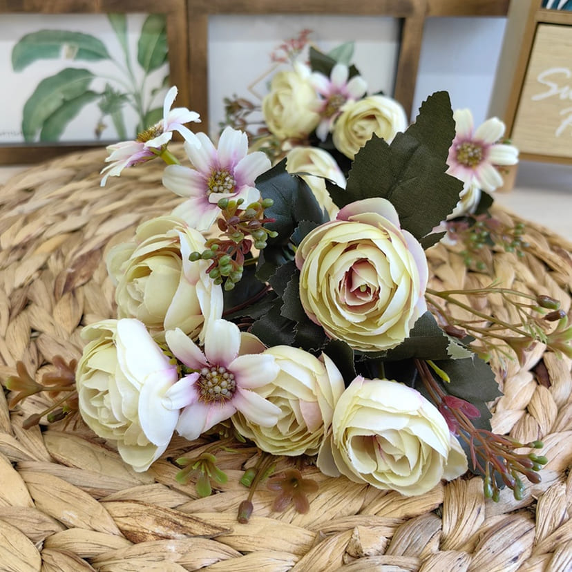 Искусственные цветы в Краснодаре | Цветы искусственные «Камелии с мелкоцветом», сиренево-молочные, букет